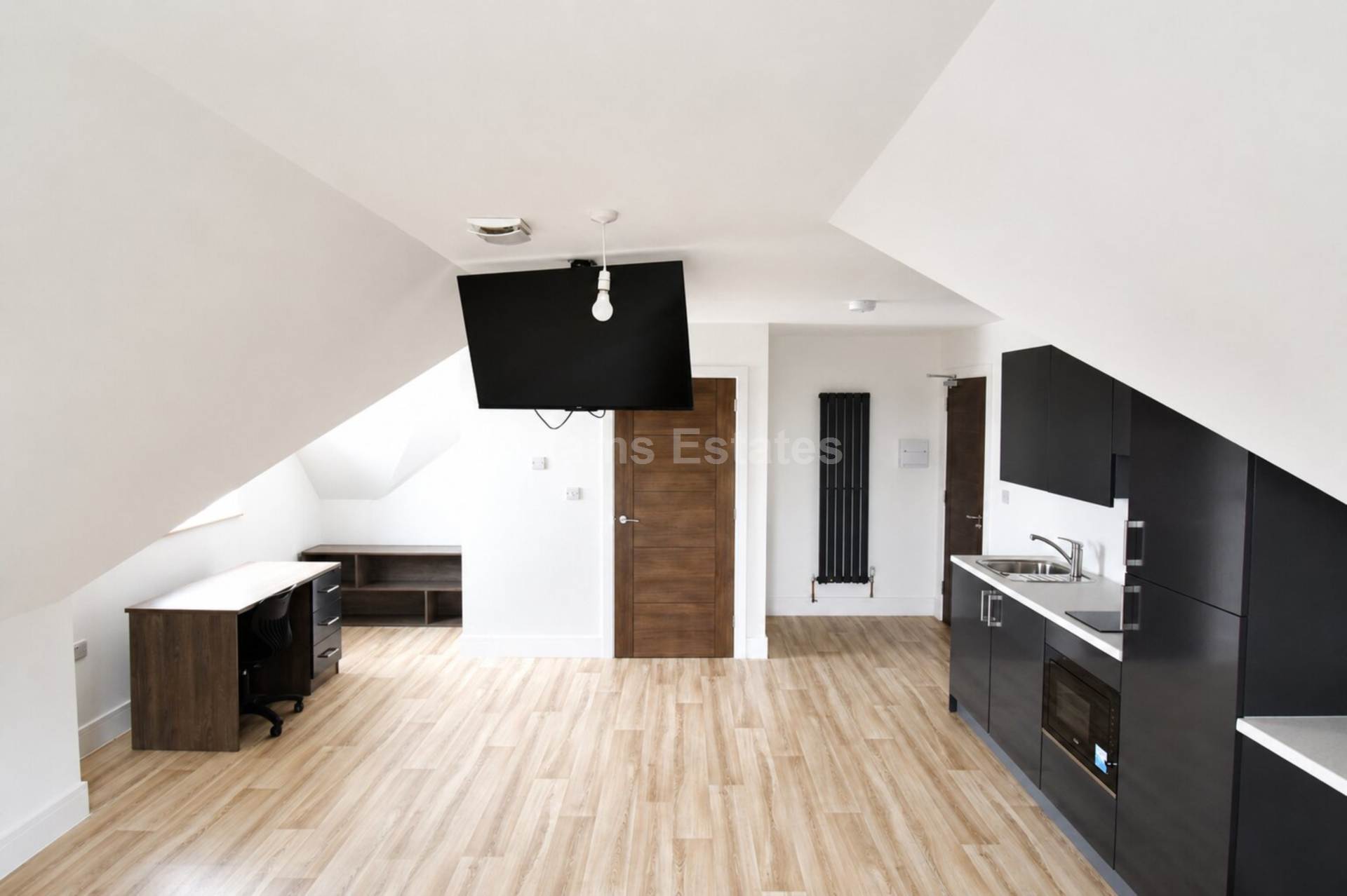 Charndon Close, Reading, Image 2
