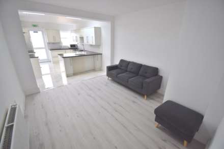 Basingstoke Road, Reading, Image 1