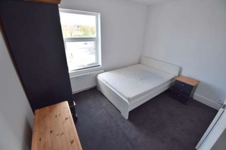 Basingstoke Road, Reading, Image 4