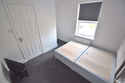 Basingstoke Road, Reading, Image 6