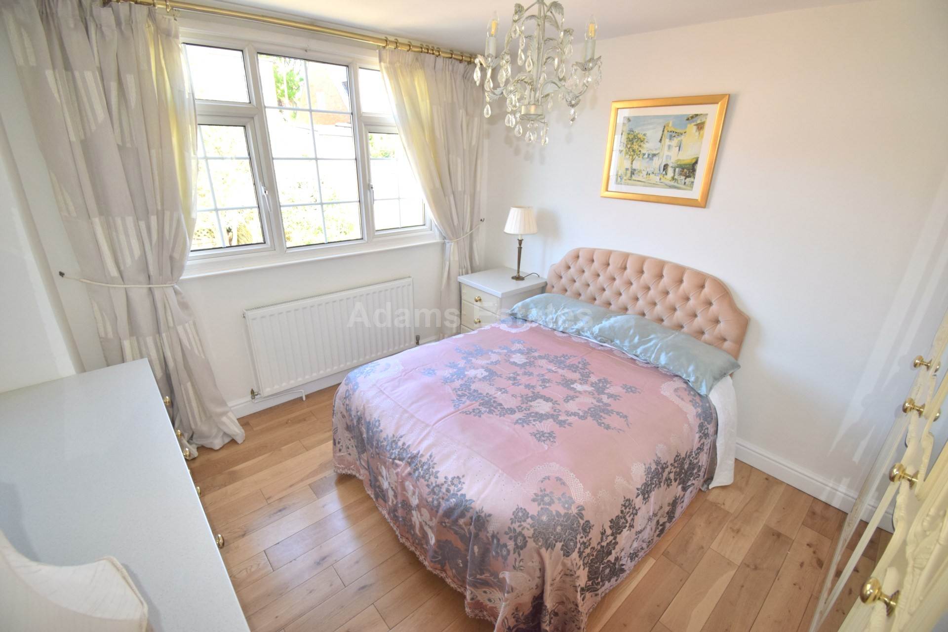 Spacious Double Room with Dedicated Bathroom – Immaculate Professional Home, Image 1