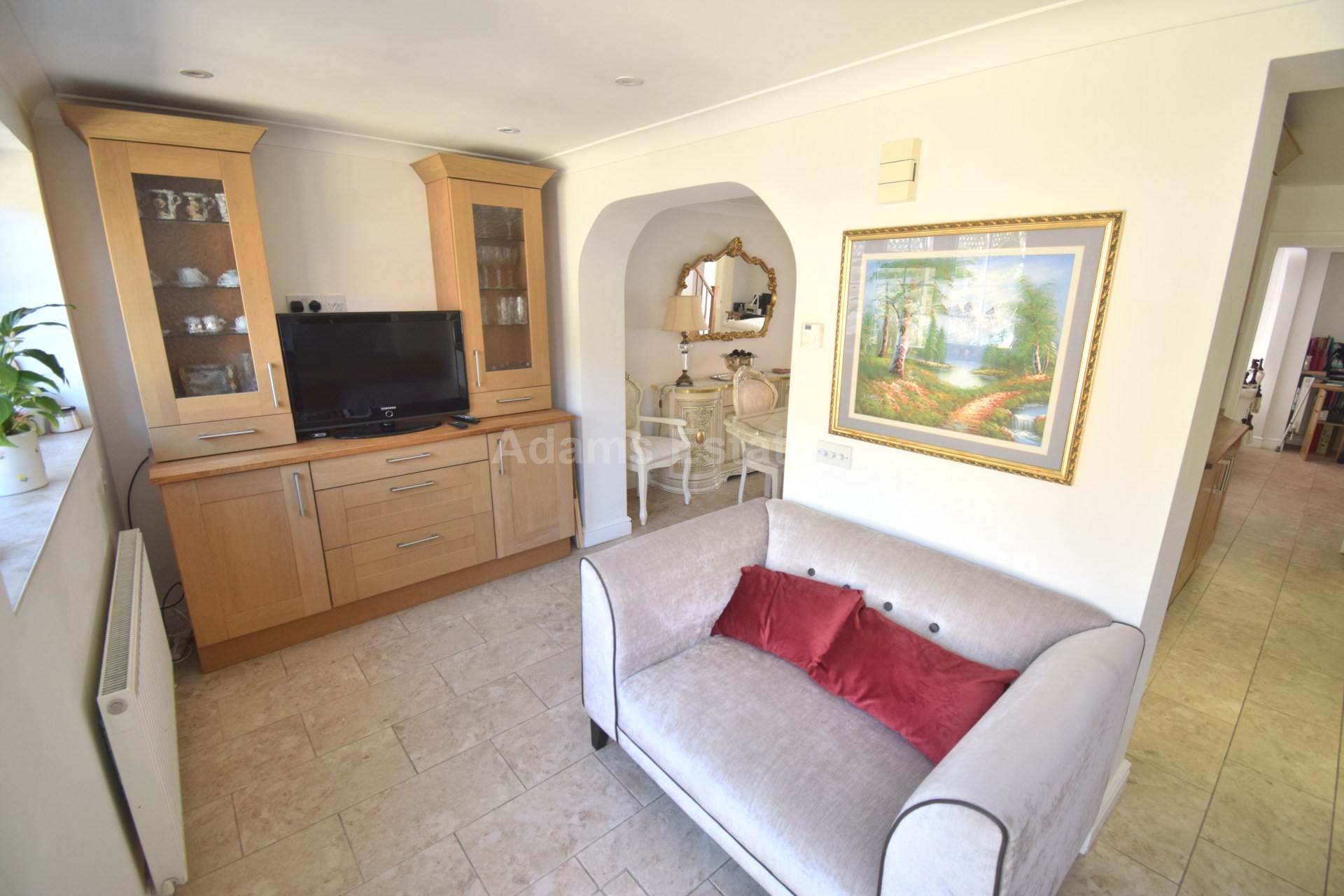 Spacious Double Room with Dedicated Bathroom – Immaculate Professional Home, Image 3
