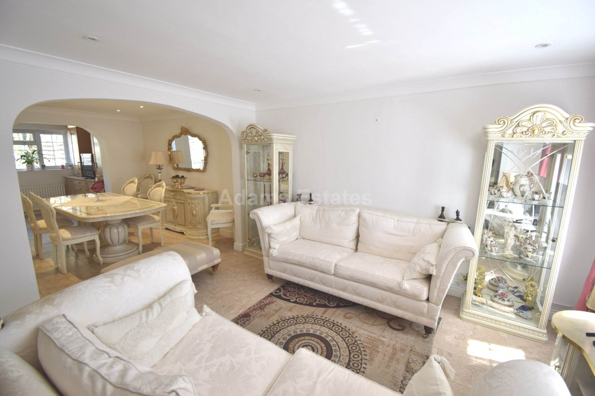 Spacious Double Room with Dedicated Bathroom – Immaculate Professional Home, Image 8