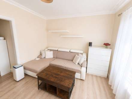 Top Floor Flat, Gloucester Road, Image 3