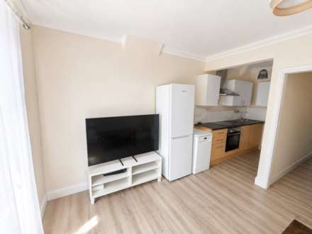 Top Floor Flat, Gloucester Road, Image 4