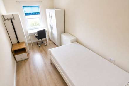 Top Floor Flat, Gloucester Road, Image 6