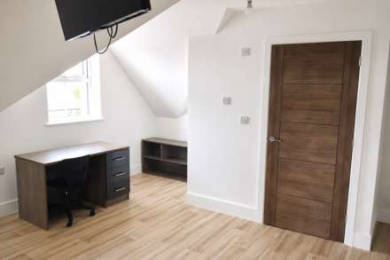 Charndon Close, Reading, Image 2