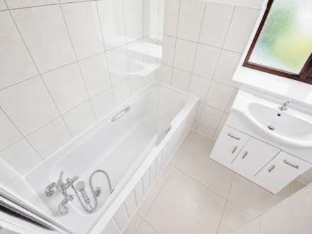 Pheasant Close, Wokingham, Image 10