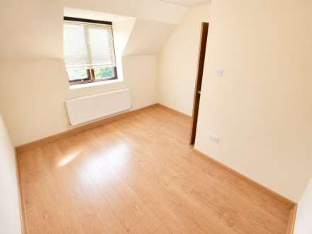 Pheasant Close, Wokingham, Image 12