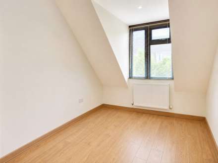 Pheasant Close, Wokingham, Image 13