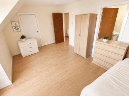 Pheasant Close, Wokingham, Image 14