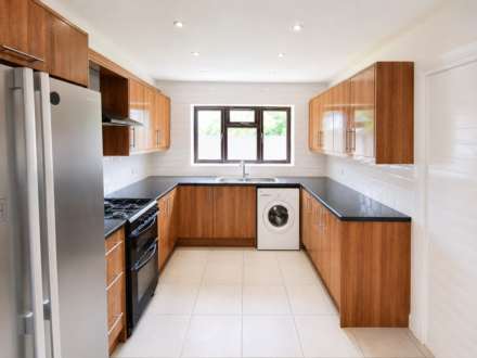 Pheasant Close, Wokingham, Image 2