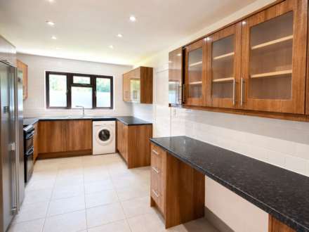 Pheasant Close, Wokingham, Image 3