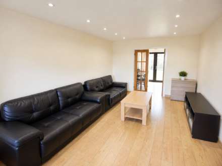 Pheasant Close, Wokingham, Image 4