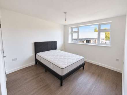 Basingstoke Road, Reading, Image 5