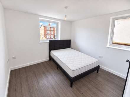 Basingstoke Road, Reading, Image 7