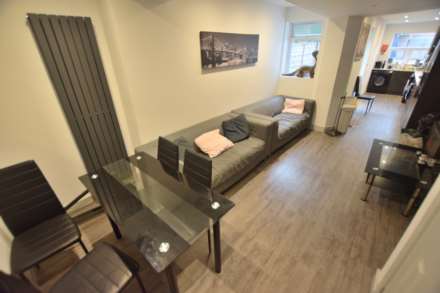 6 Bedroom Terrace, Blenheim Gardens, Reading