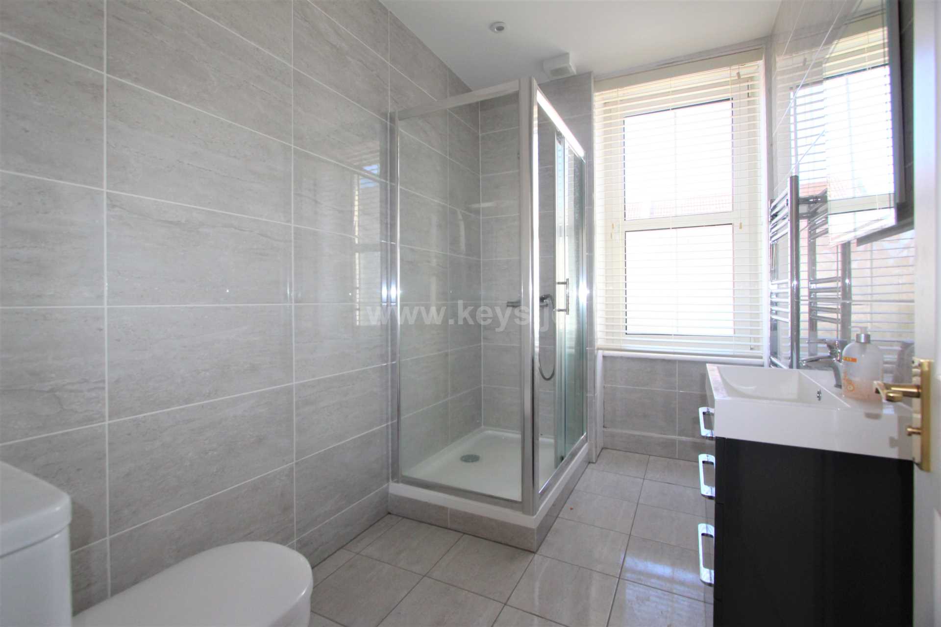 Large Four/Five Bedroom House - Devonshire Place, Image 3