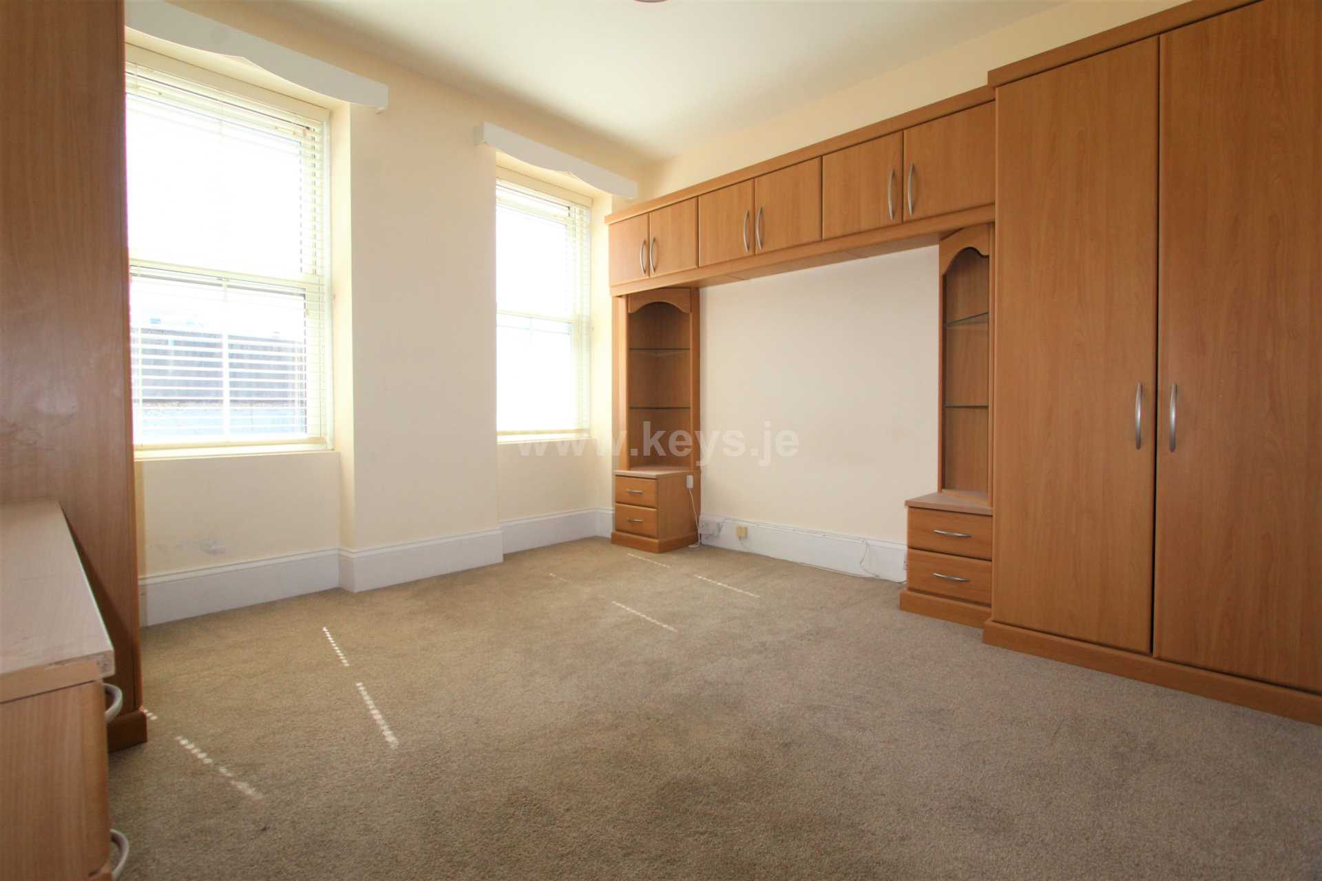 Large Four/Five Bedroom House - Devonshire Place, Image 5