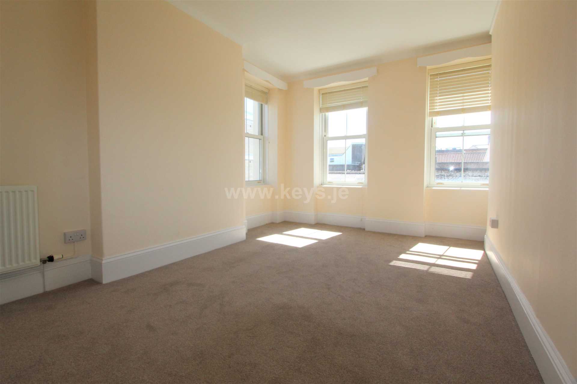 Large Four/Five Bedroom House - Devonshire Place, Image 8