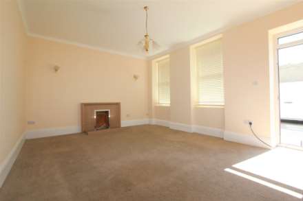 Large Four/Five Bedroom House - Devonshire Place, Image 2