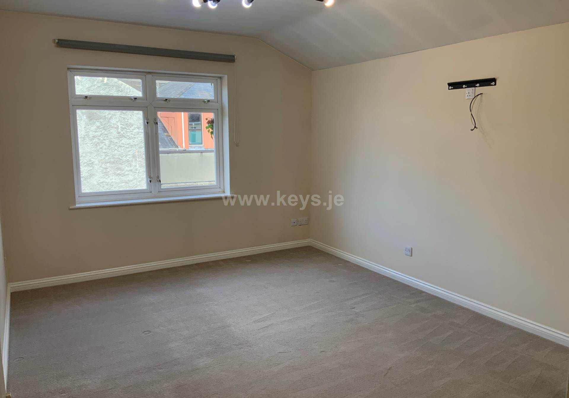 Two Bedroom Modern Flat, Image 3