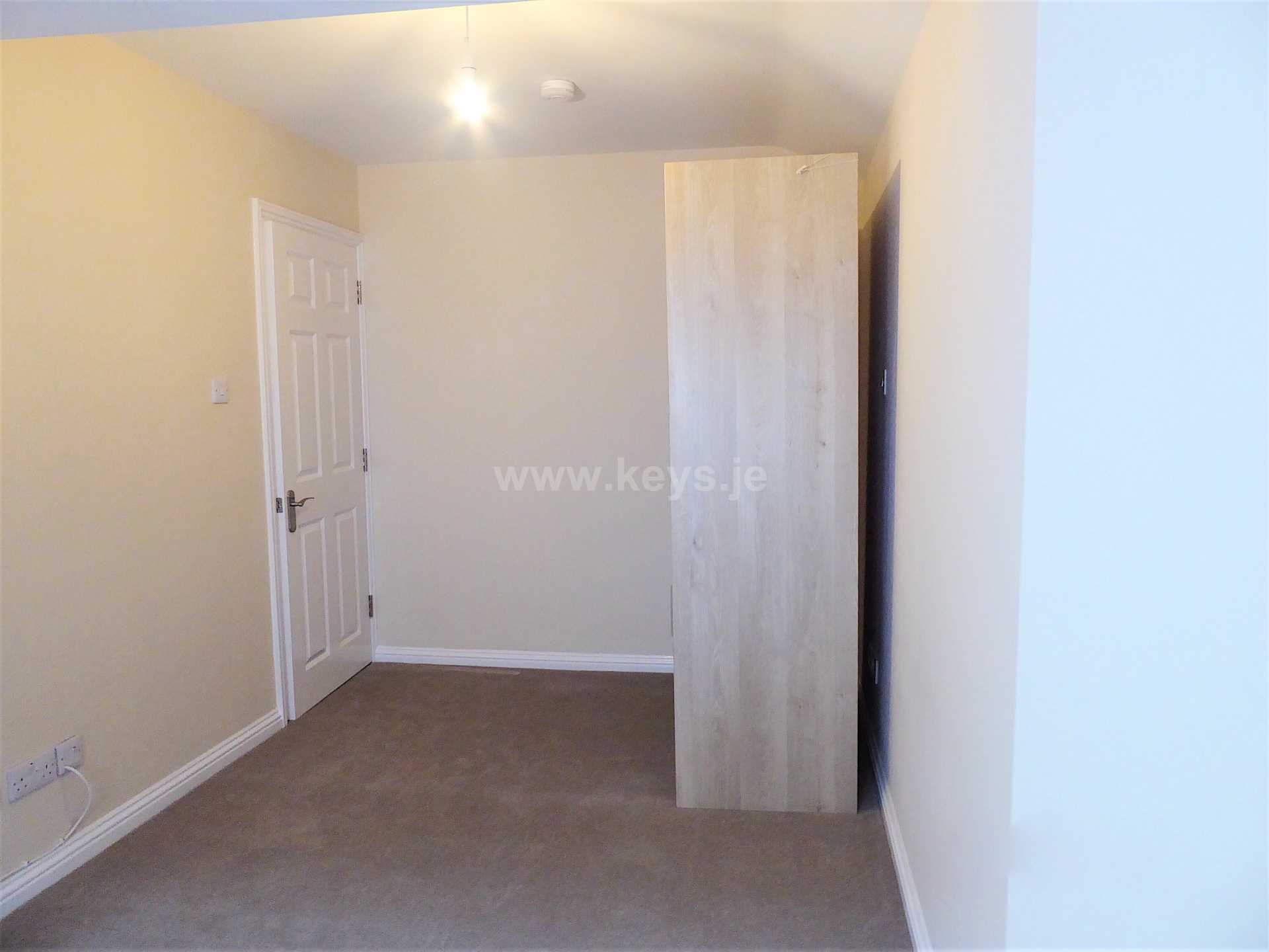 Two Bedroom Modern Flat, Image 5