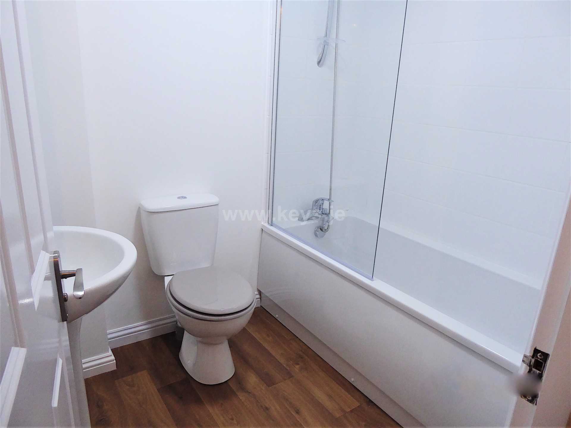 Two Bedroom Modern Flat, Image 6