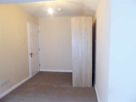 Two Bedroom Modern Flat, Image 5