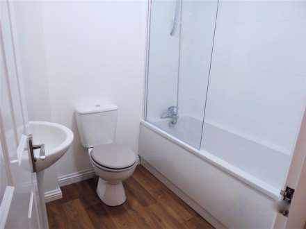 Two Bedroom Modern Flat, Image 6