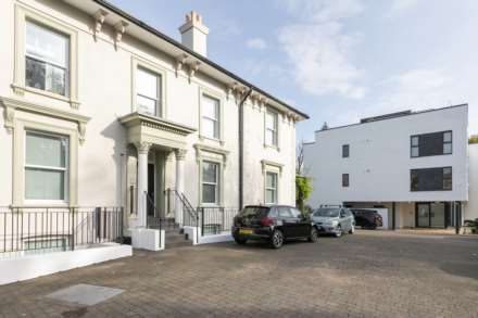 Property For Sale Green Lanes, Winchmore Hill, London