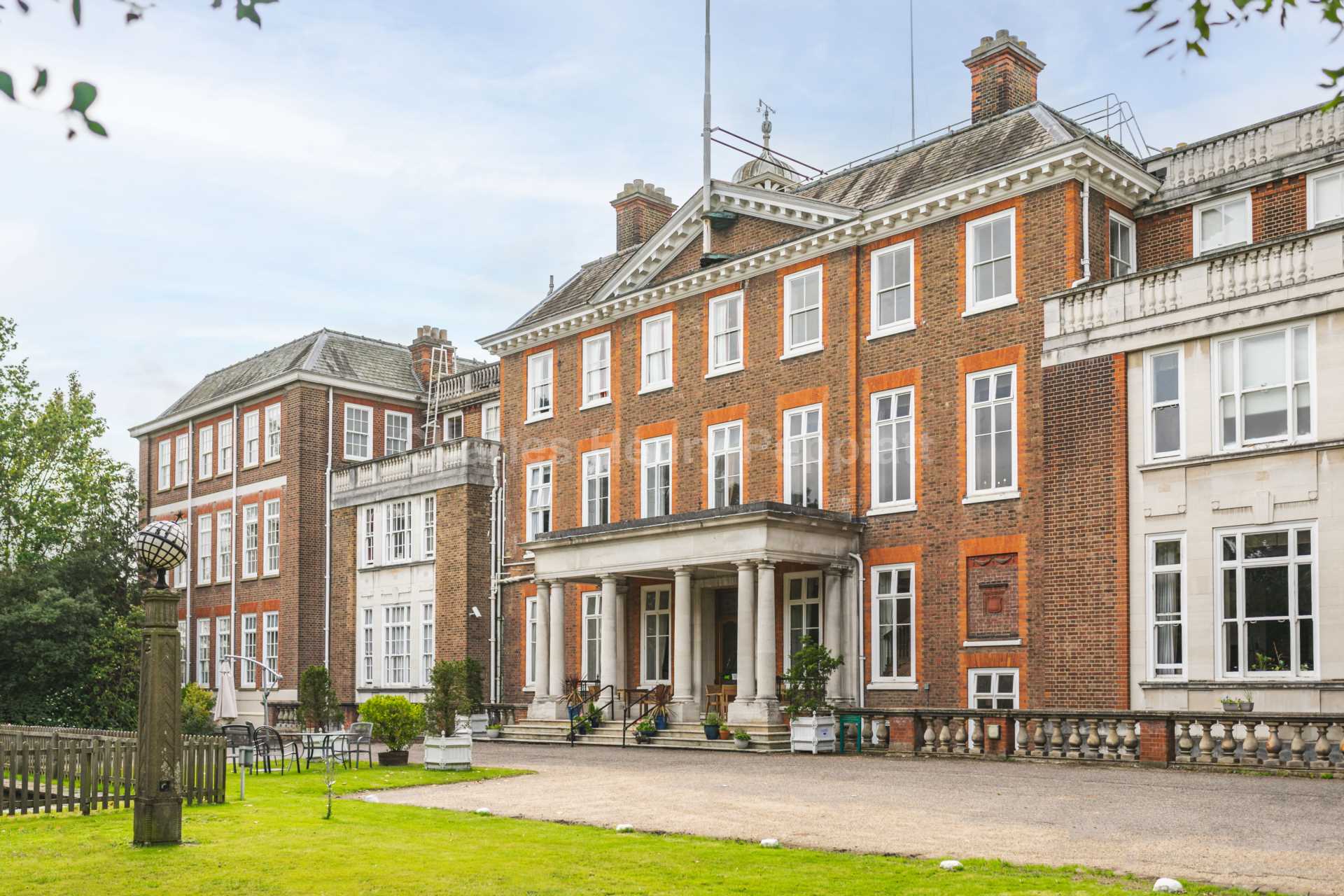 Cannon Hill, Southgate, N14, Image 1