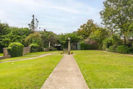 Cannon Hill, Southgate, N14, Image 15