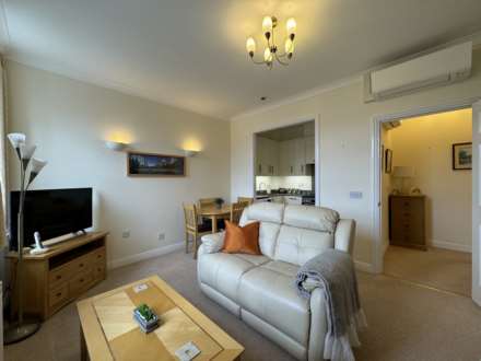 Cannon Hill, Southgate, N14, Image 2