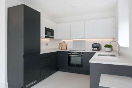 Dudley House, Pickard Close, N14, Image 3
