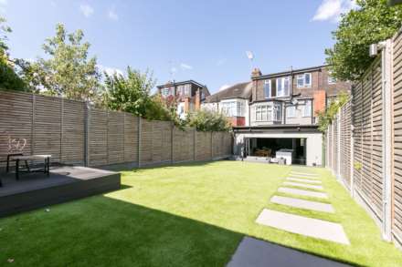 Mayfair Terrace, Southgate N14, Image 15