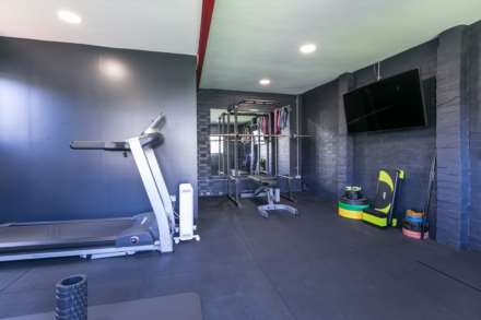 Mayfair Terrace, Southgate N14, Image 16