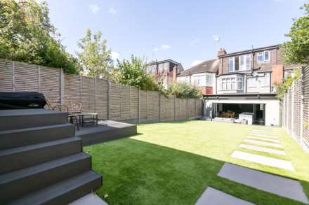 Mayfair Terrace, Southgate N14, Image 17