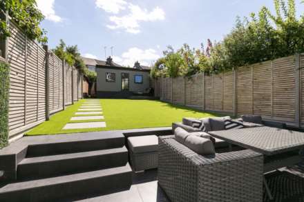 Mayfair Terrace, Southgate N14, Image 18