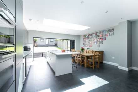 Mayfair Terrace, Southgate N14, Image 3