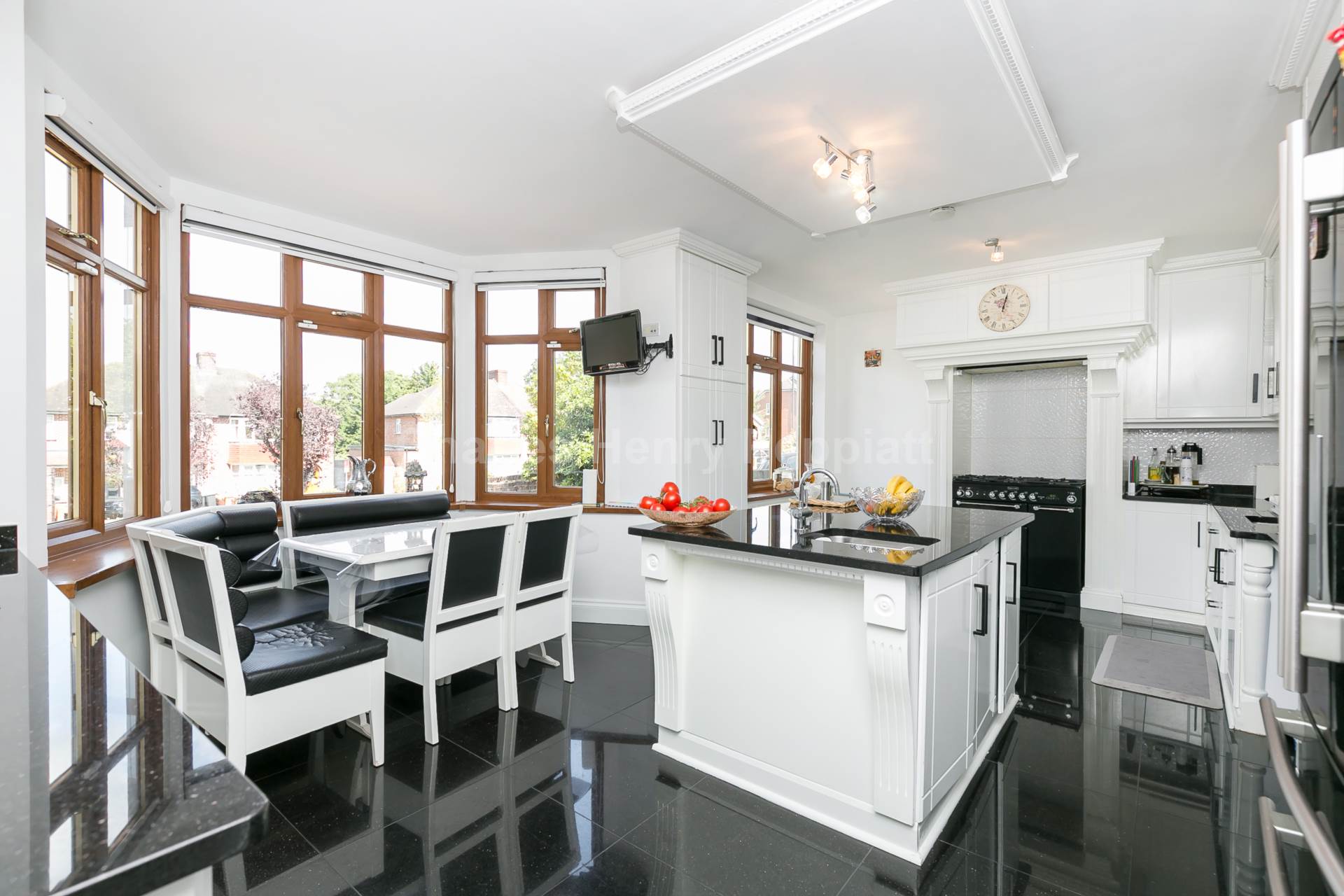 Winchmore Hill Road, Southgate, N21, Image 6