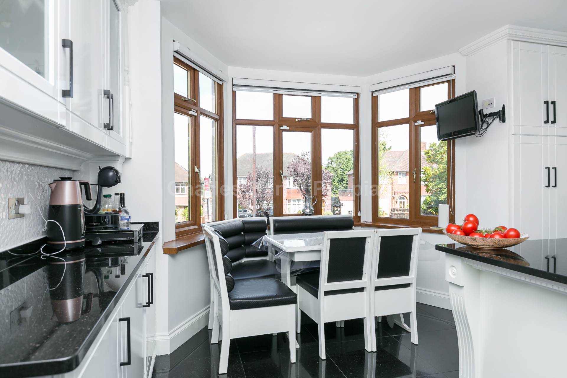 Winchmore Hill Road, Southgate, N21, Image 7