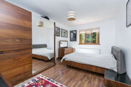 Winchmore Hill Road, Southgate, N21, Image 13