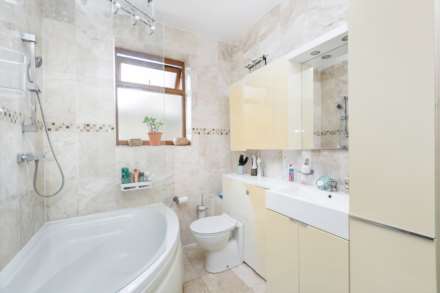 Winchmore Hill Road, Southgate, N21, Image 15