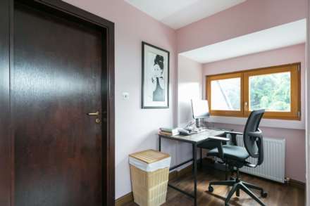 Winchmore Hill Road, Southgate, N21, Image 17