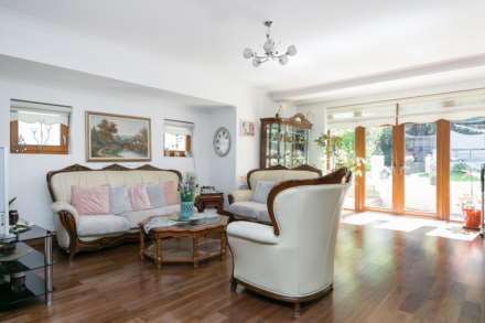 Winchmore Hill Road, Southgate, N21, Image 5