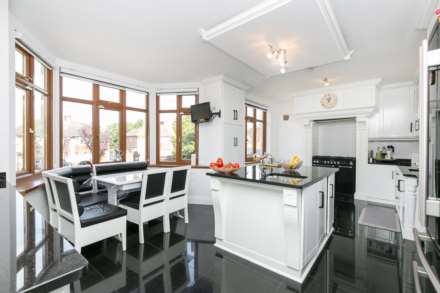 Winchmore Hill Road, Southgate, N21, Image 6
