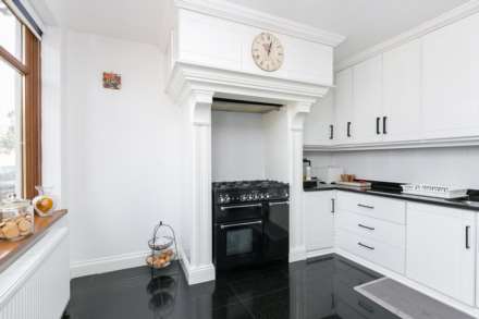 Winchmore Hill Road, Southgate, N21, Image 8