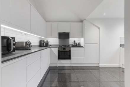Bycullah Road, Enfield, EN2, Image 3