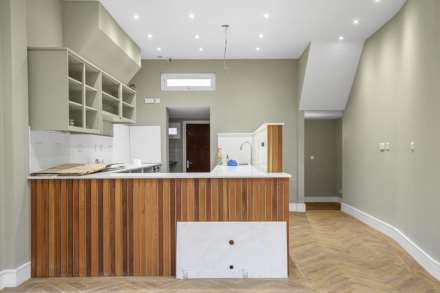 Whittington Road, Bowes Park, N22, Image 14